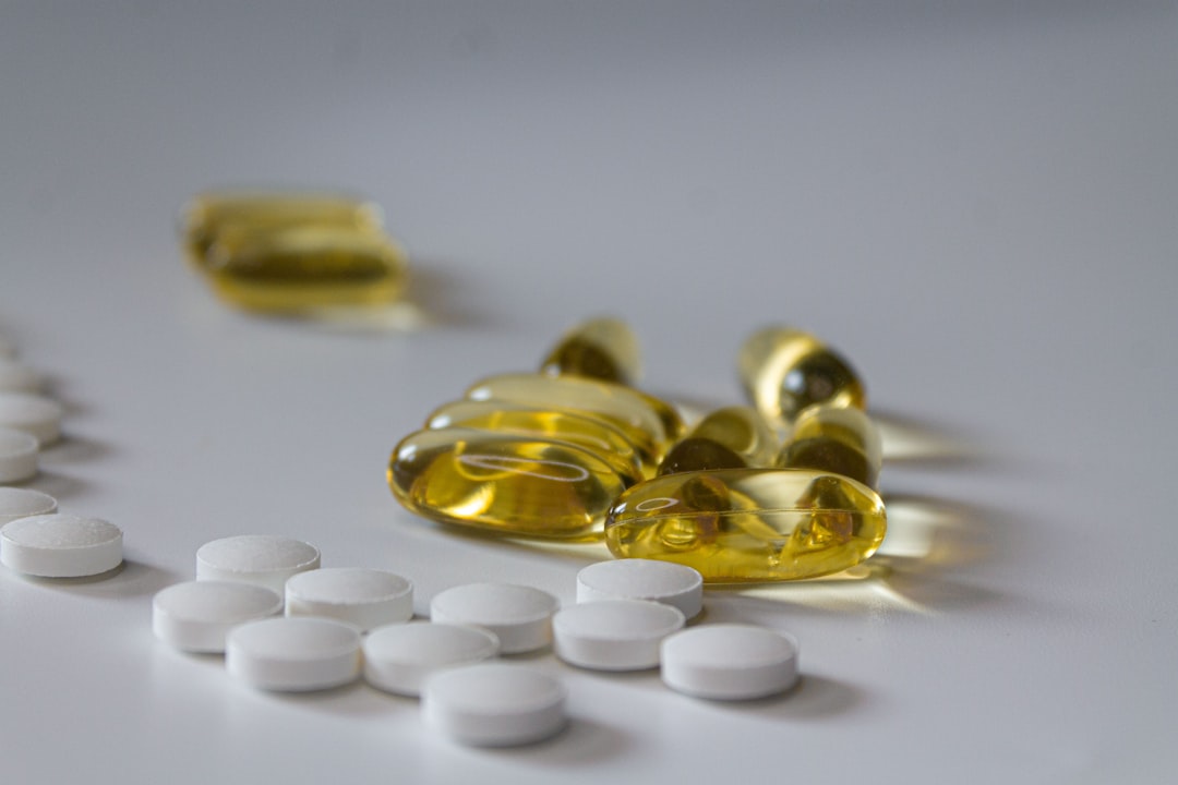 a-close-up-of-many-pills-on-a-table-urgrcp0hwa